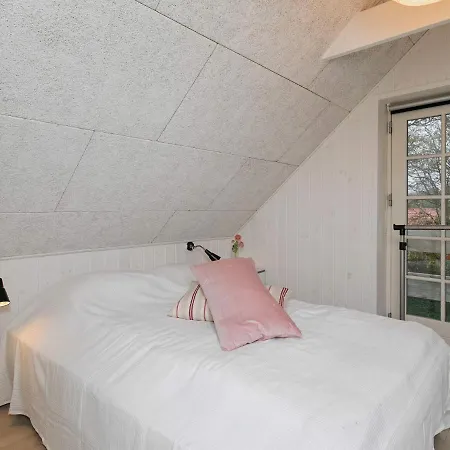 Five-Bedroom Holiday home in Blåvand 20 * Ho