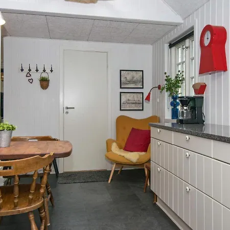 Five-Bedroom Holiday home in Blåvand 20 *