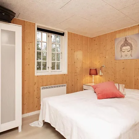Five-Bedroom Holiday home in Blåvand 20 Feriehus *