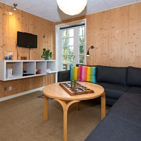 Five-Bedroom Holiday home in Blåvand 20 *