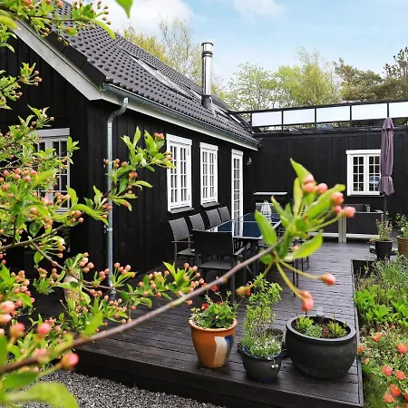 Five-Bedroom Holiday home in Blåvand 20 Ho
