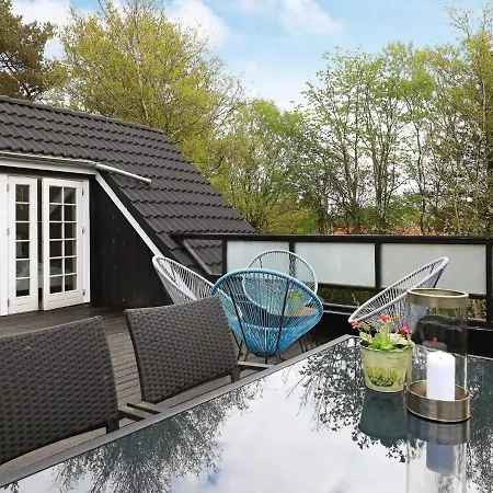 Five-Bedroom Holiday home in Blåvand 20 *